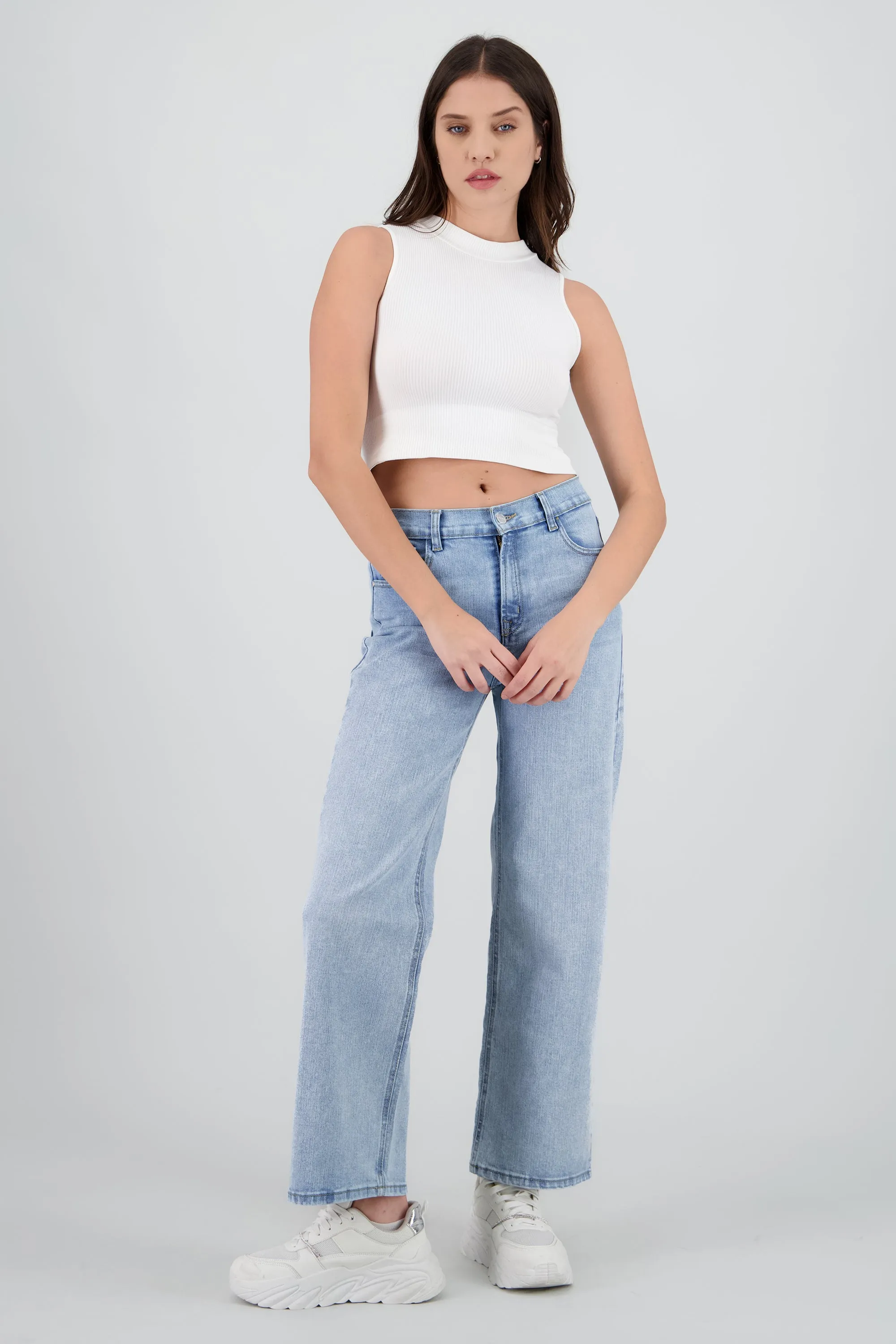 Jeans básicos wide leg sold by Shasa