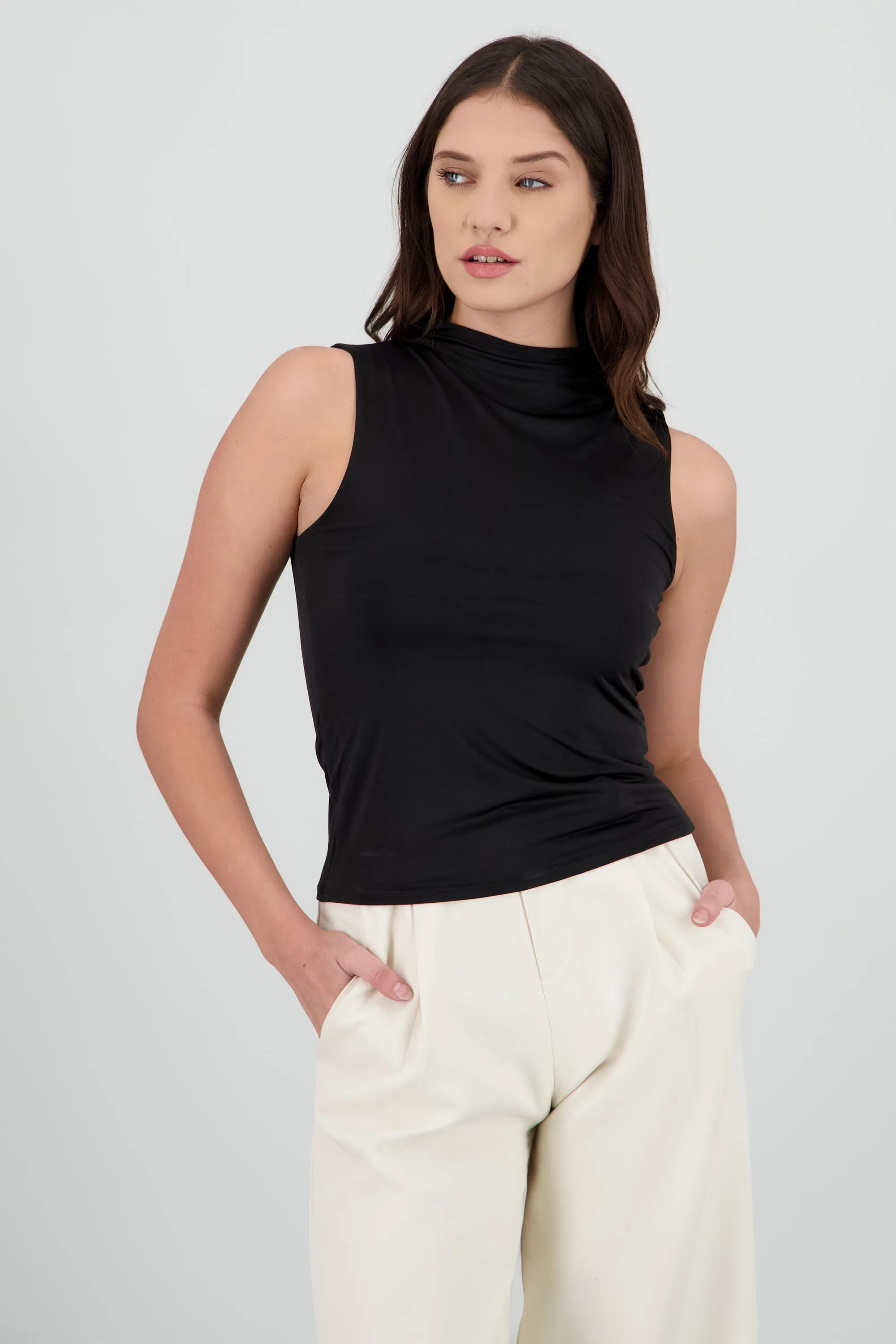 Top cuello alto sin mangas sold by Shasa product image thumbnail 2