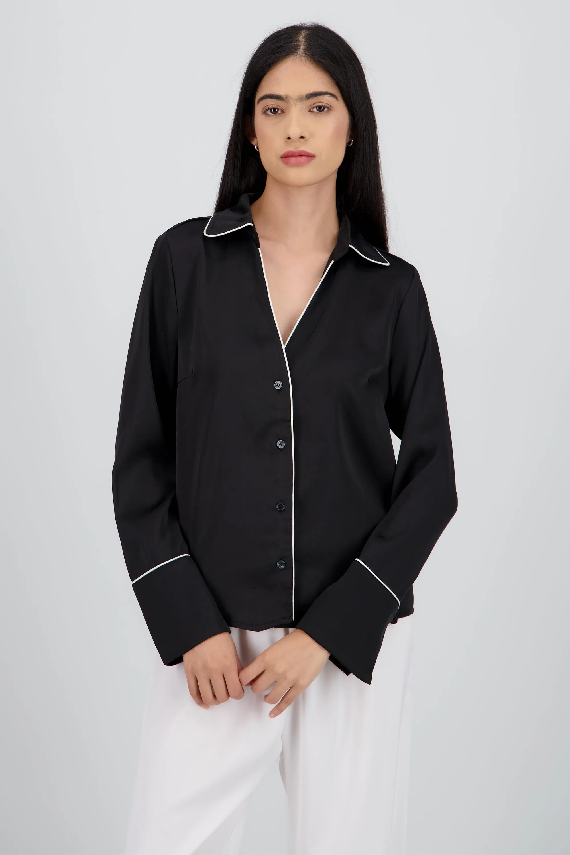 Camisa satinada detalle contraste sold by Shasa