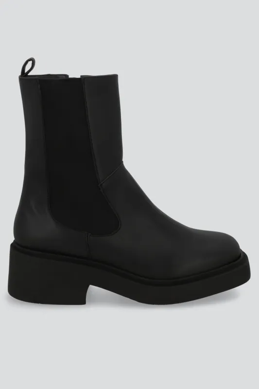 Botin elastico punta cuadrada sold by Shasa