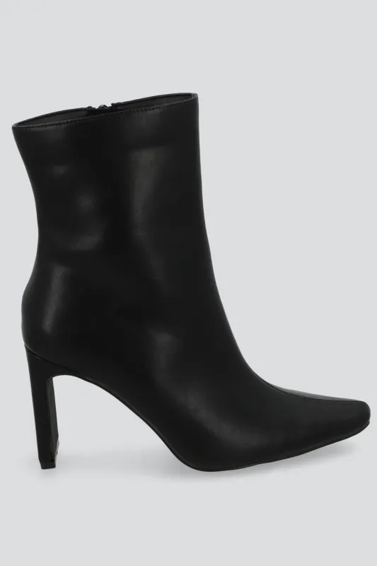 Botin puntal tacon plano sold by Shasa