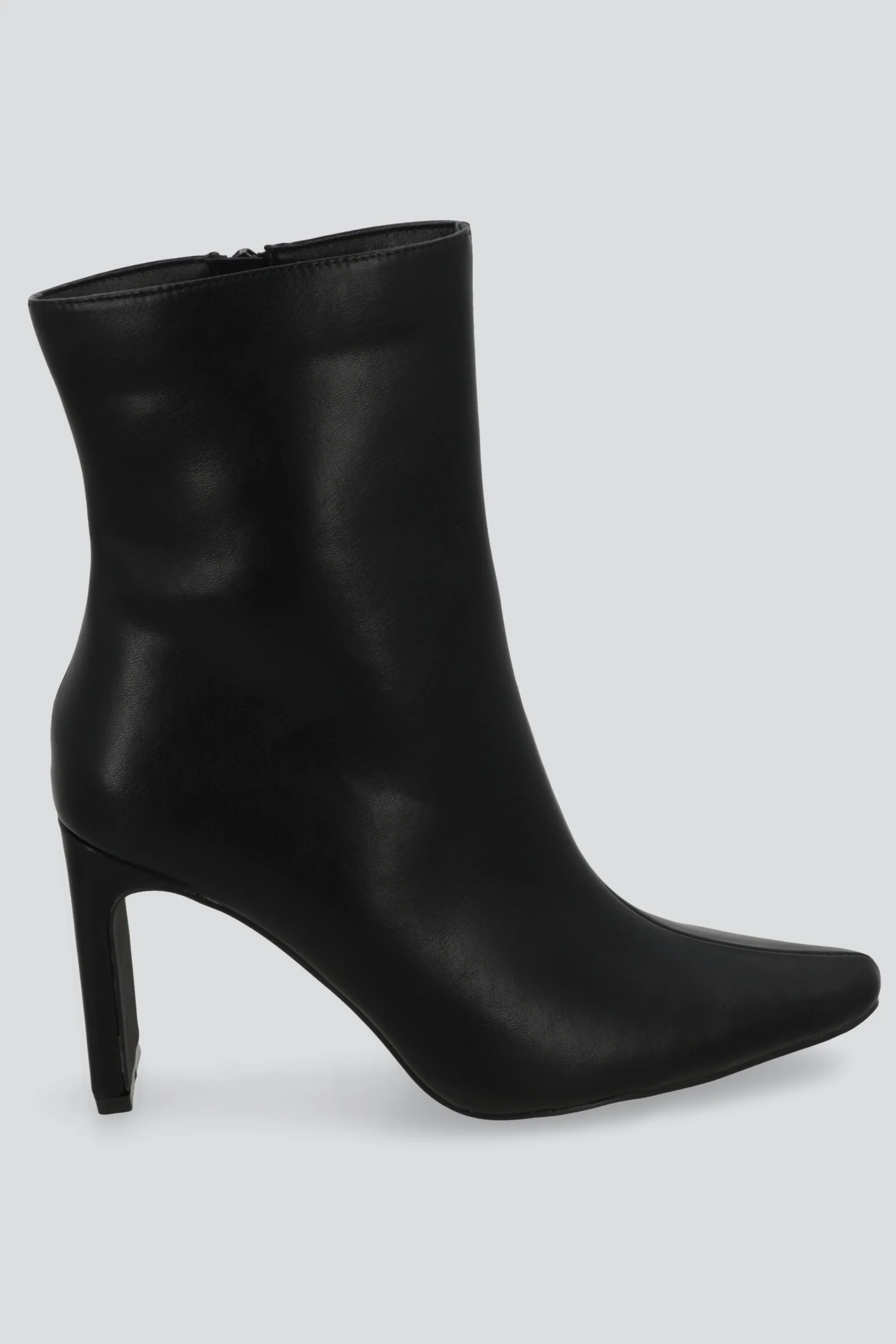 Botin puntal tacon plano sold by Shasa