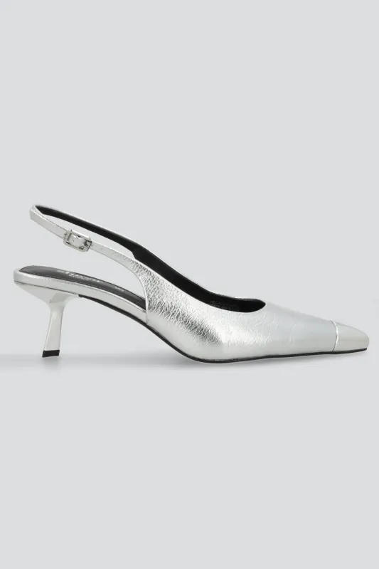 Tacon puntal slingback detalle metal sold by Shasa