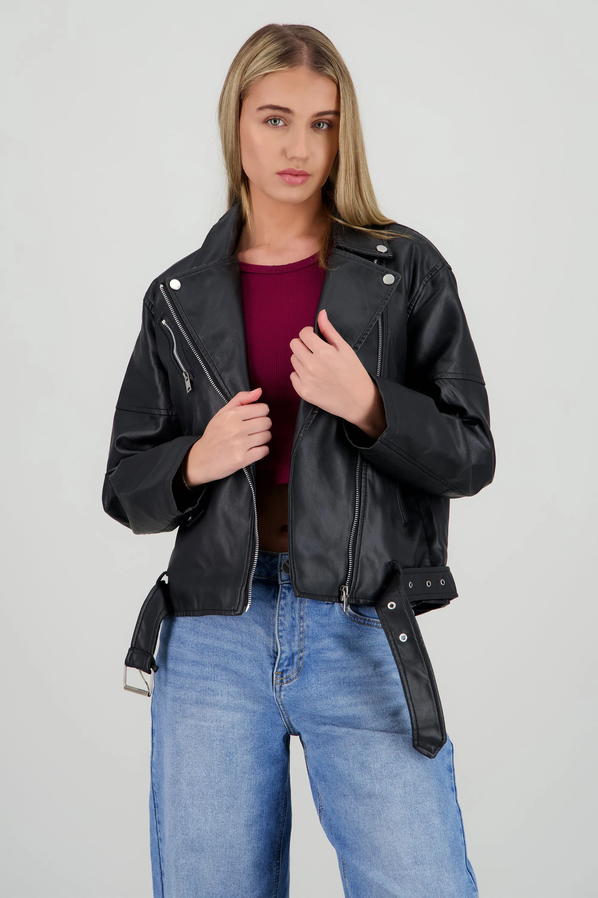 Biker oversize con herrajes contraste sold by Shasa