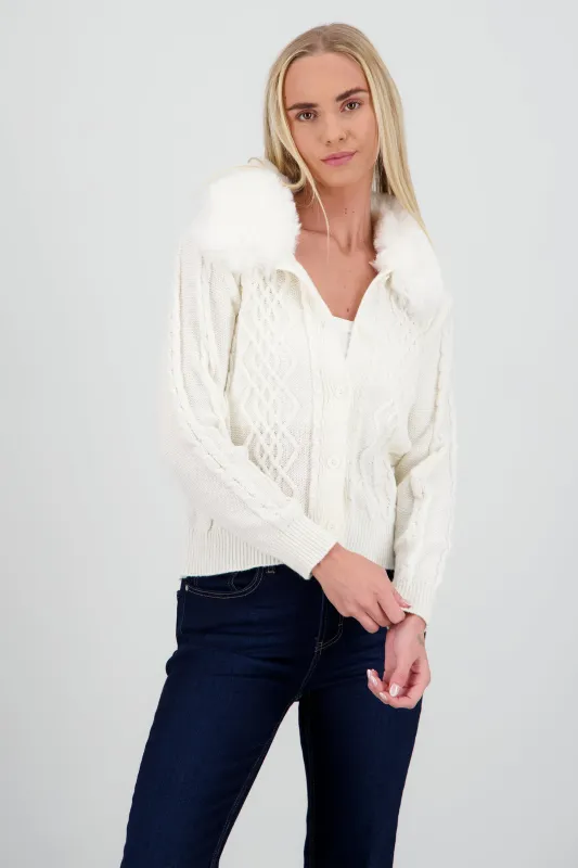 Cardigan tejido detalle pelo cuello sold by Shasa