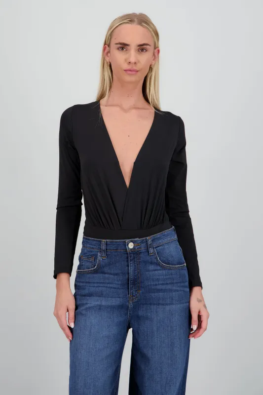 Body escote V con detalle drapeado y manga larga sold by Shasa