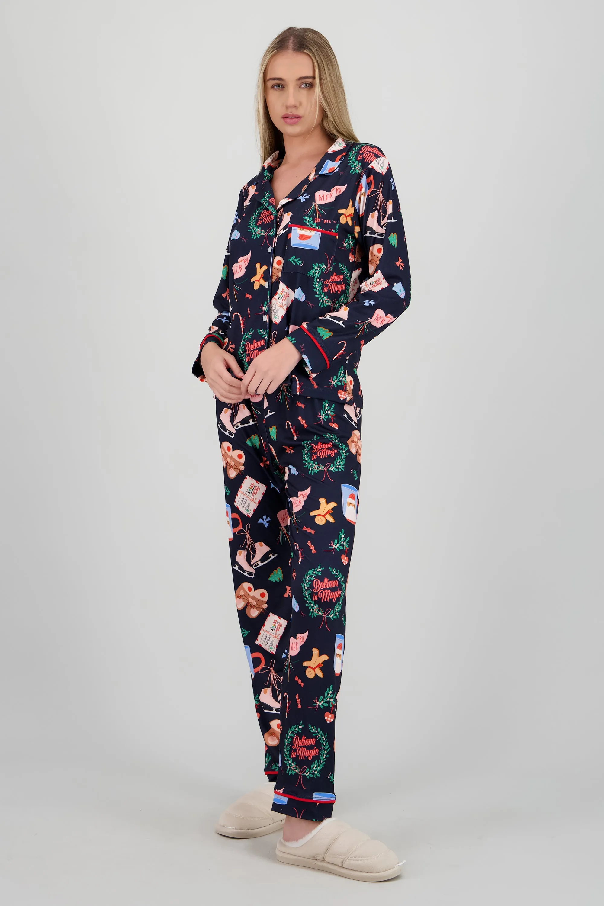 Pijama estampado navideño sold by Shasa