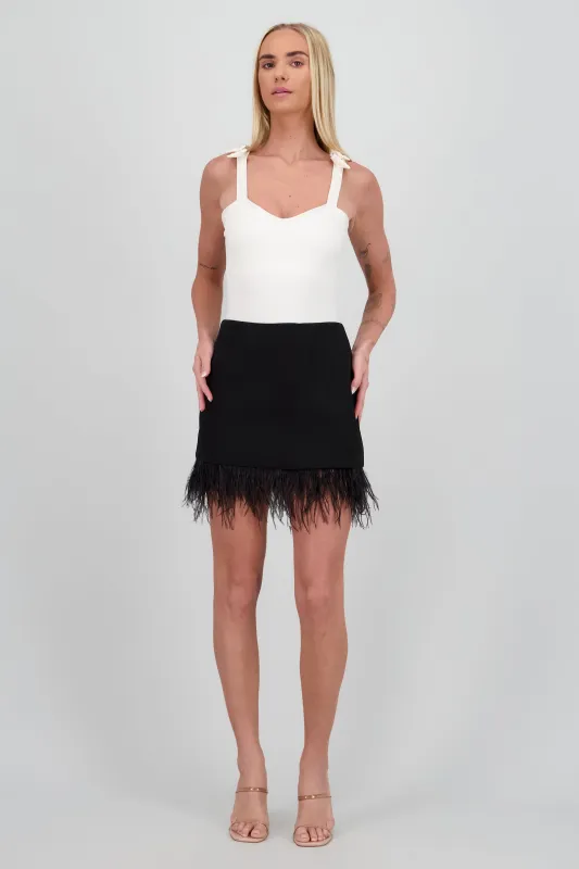 Falda detalle plumas sold by Shasa
