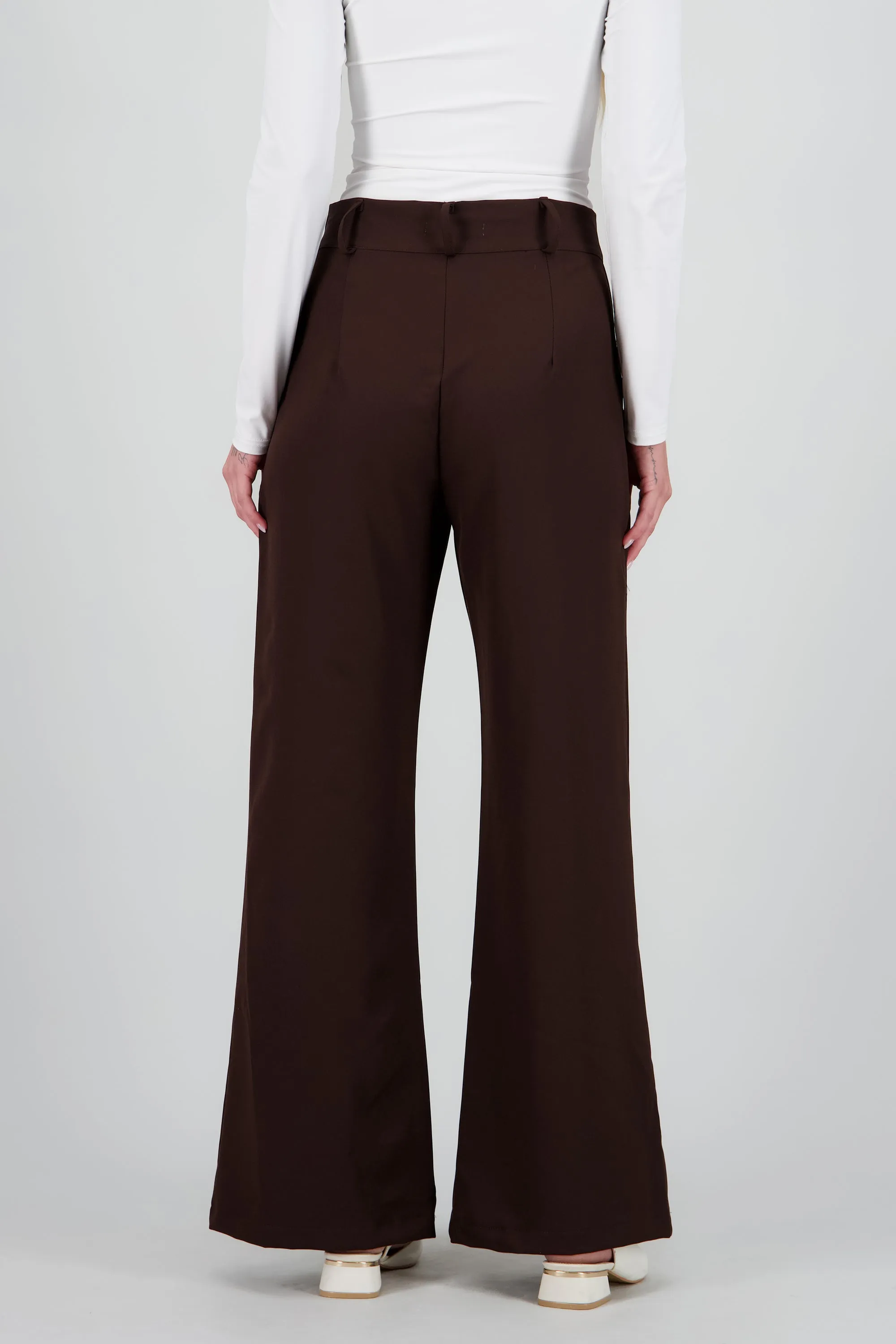 Pantalon recto con bolsillos curveados sold by Shasa product image thumbnail 4