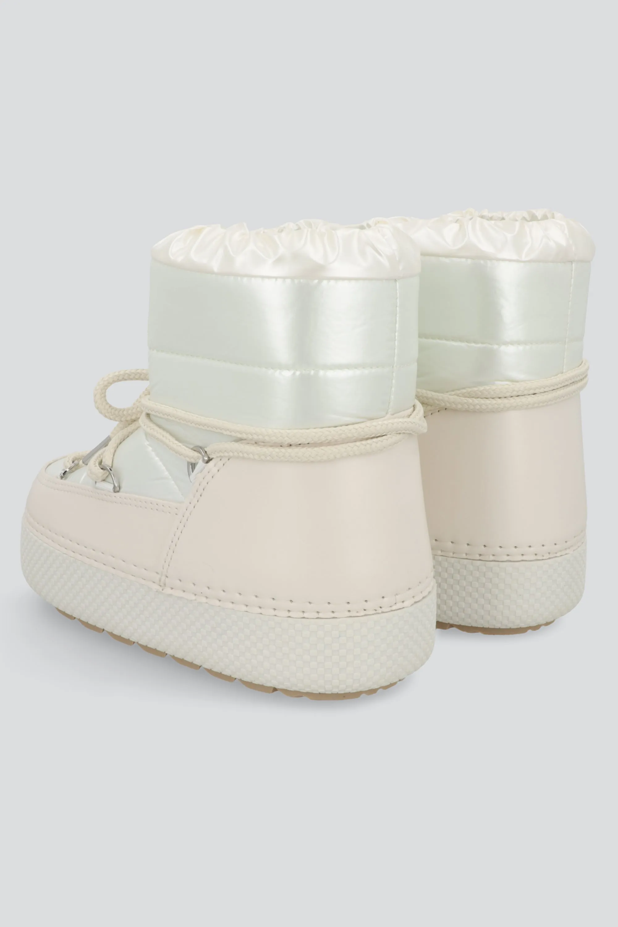 Bota invierno chunky con cordones sold by Shasa product image thumbnail 3
