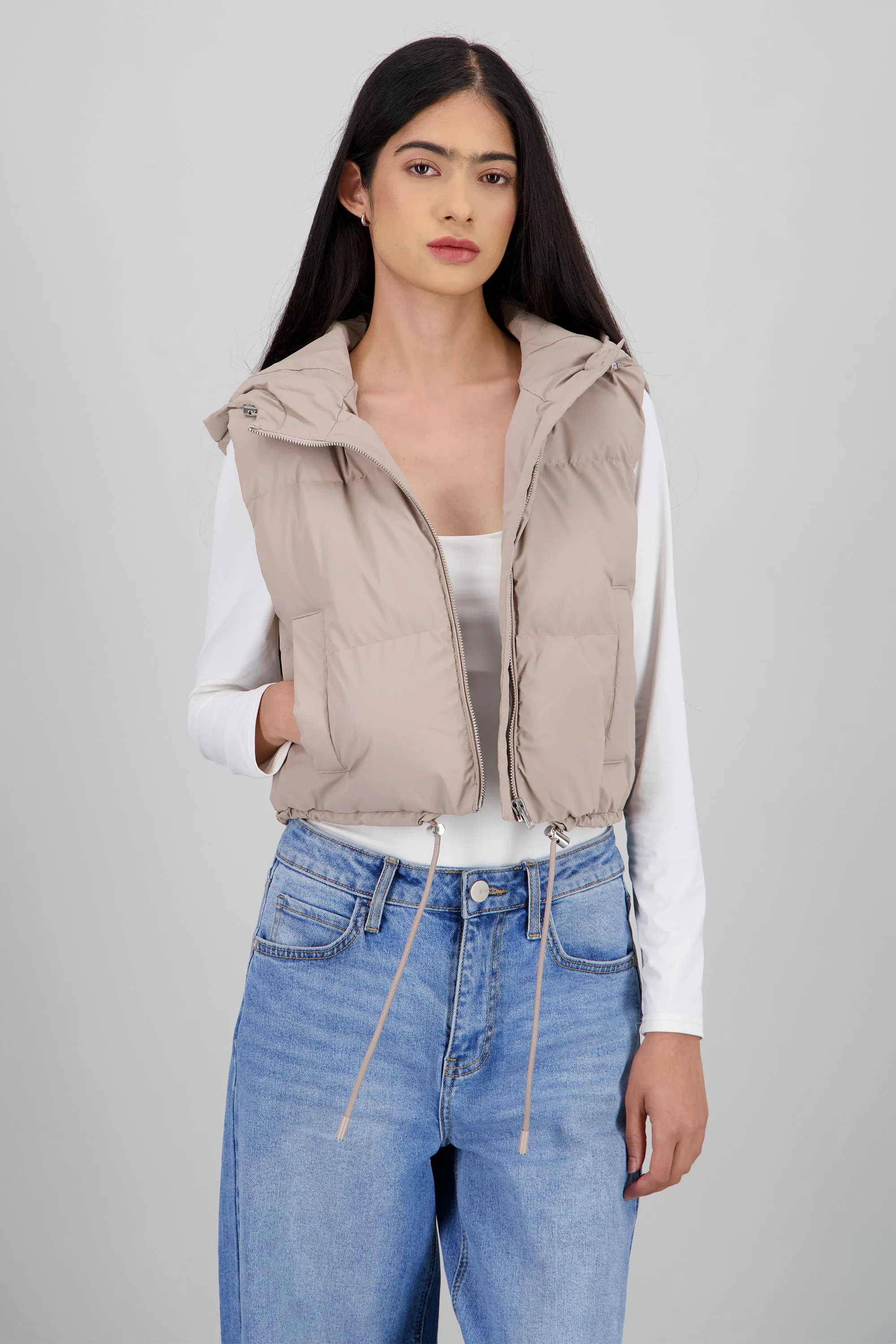 Chaleco capitonado con gorro sold by Shasa