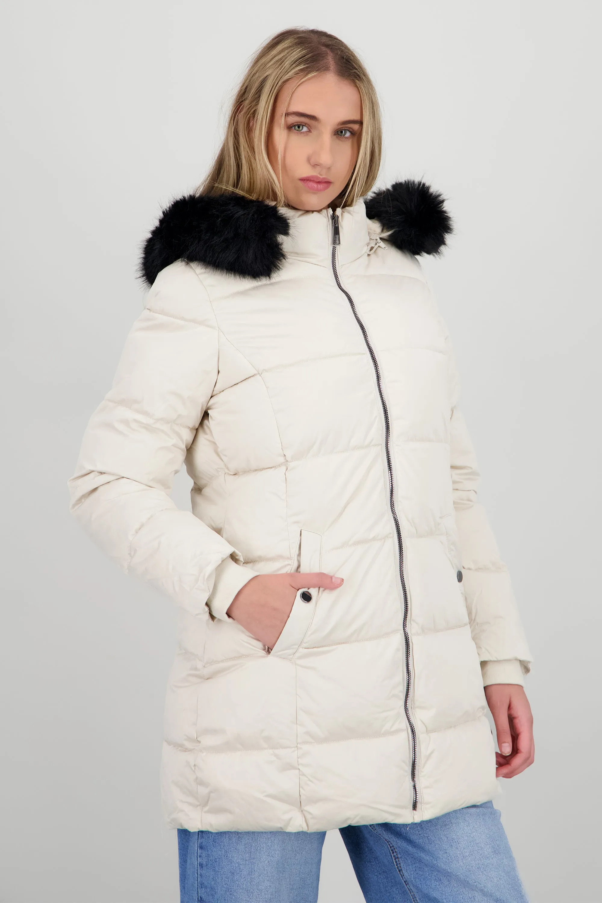 Chamarra alrga con gorro peluche sold by Shasa product image thumbnail 3