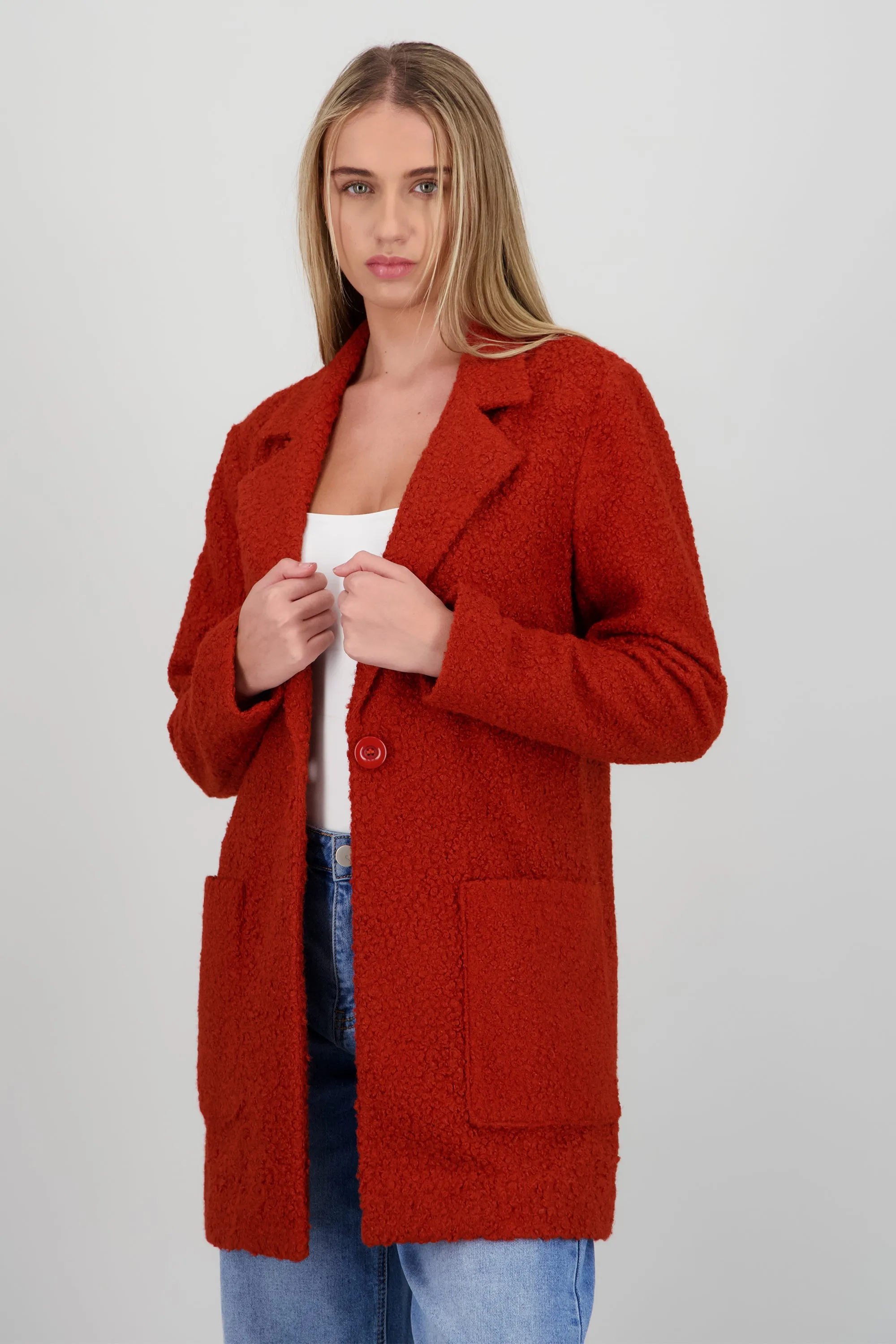 Abrigo largo con bolsas sold by Shasa