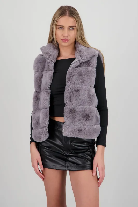 Chaleco efecto pelo sold by Shasa