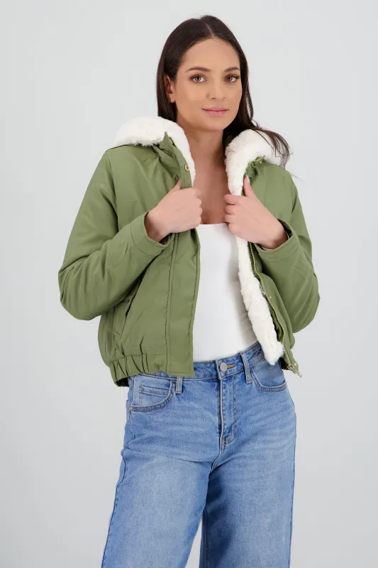 Chamarra con bolsas peluche en gorro sold by Shasa