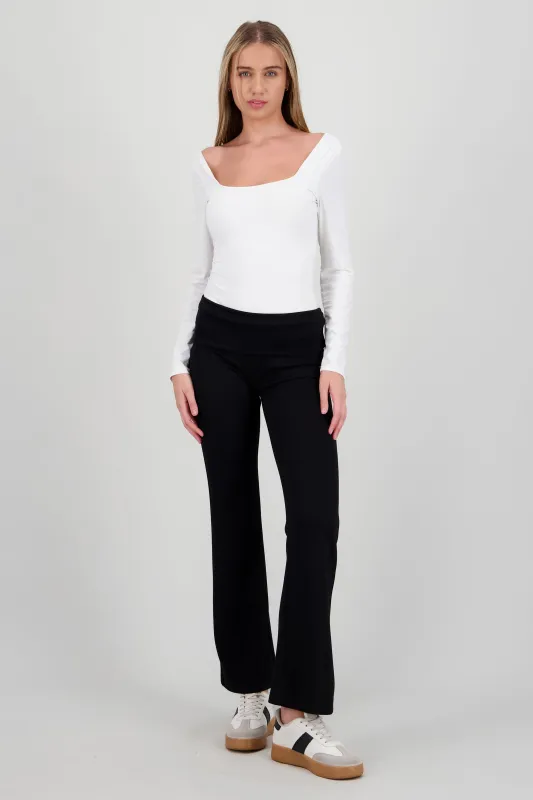 Pantalon flare doble pretina sold by Shasa