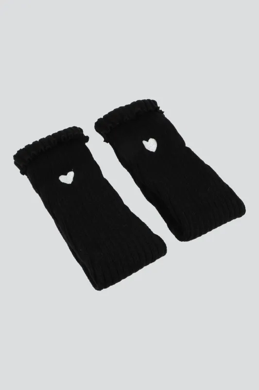 Calentador corazoncito bordado sold by Shasa