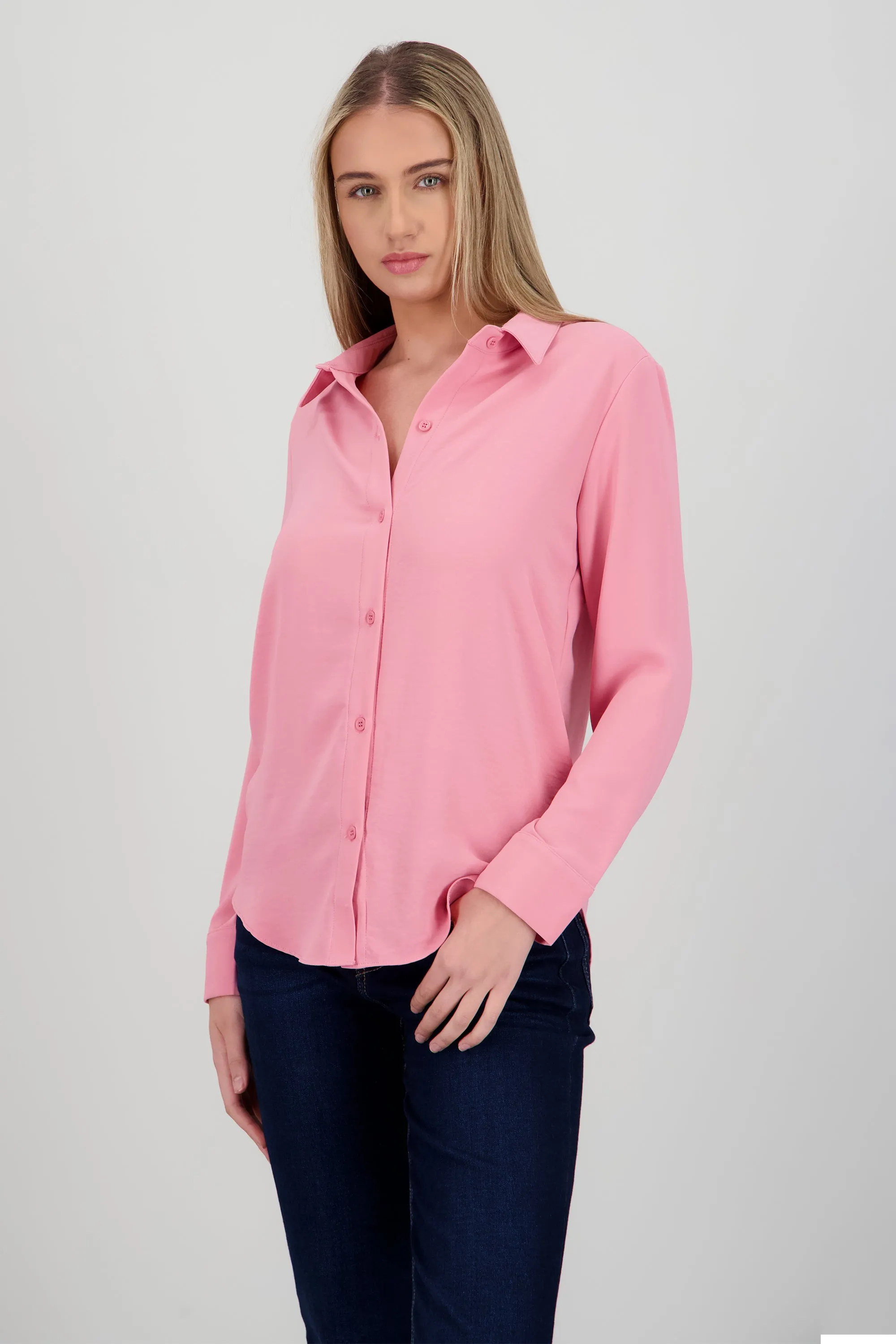 Camisa lisa manga larga botones sold by Shasa