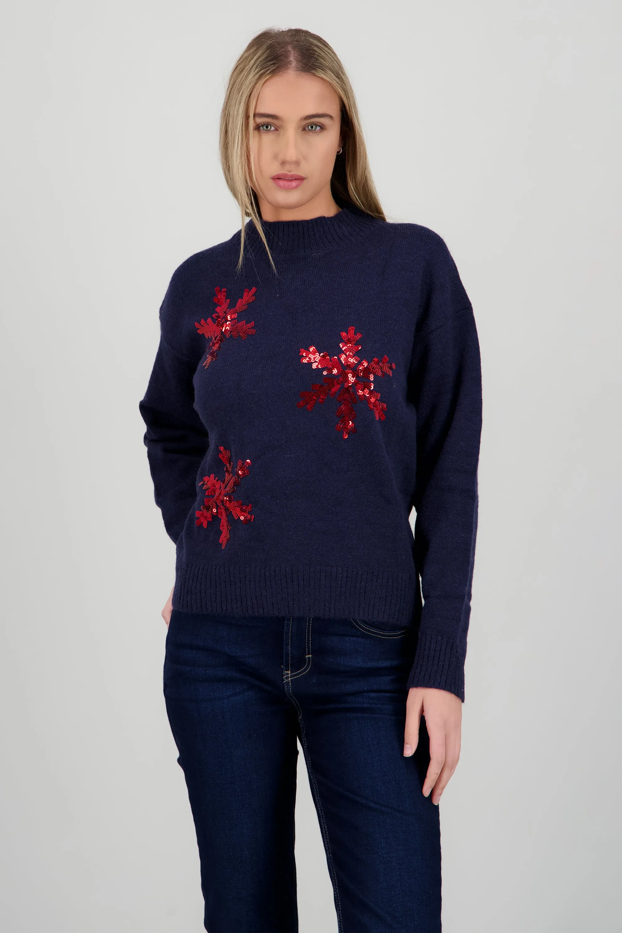 Sueter de navidad copos brillantes sold by Shasa