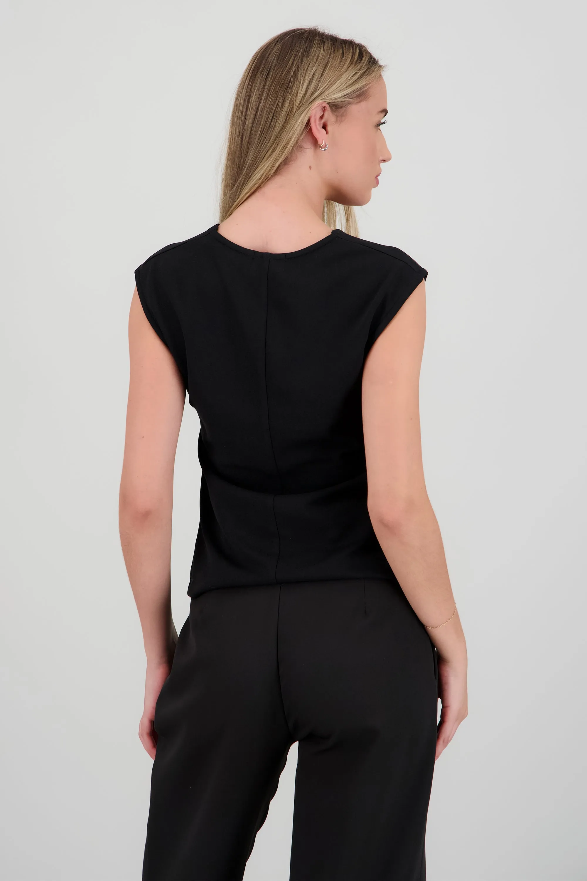 Chaleco largo abertura con botones dorados sold by Shasa product image thumbnail 4