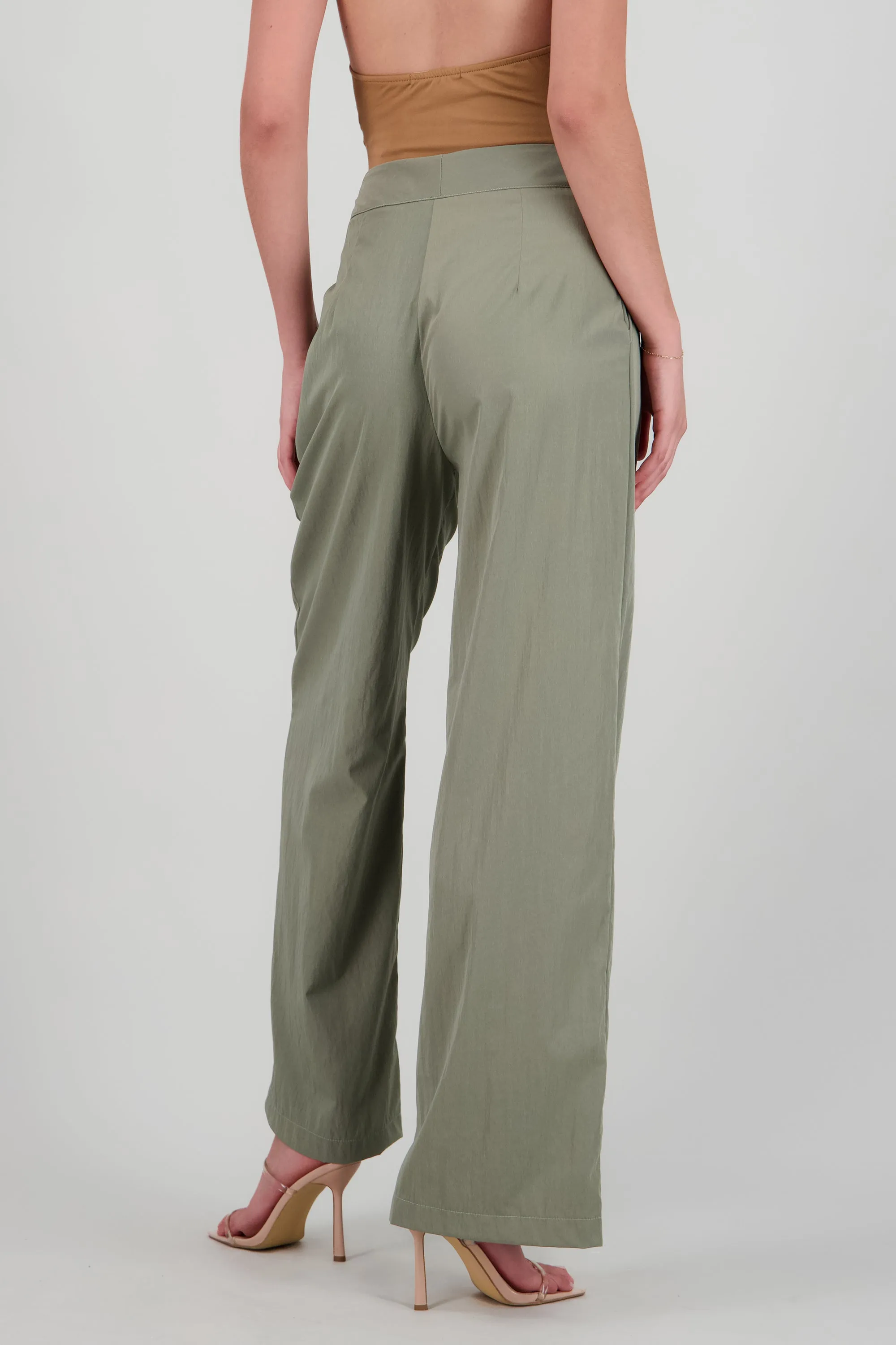 Pantalón con detalle de pinzas sold by Shasa product image thumbnail 4