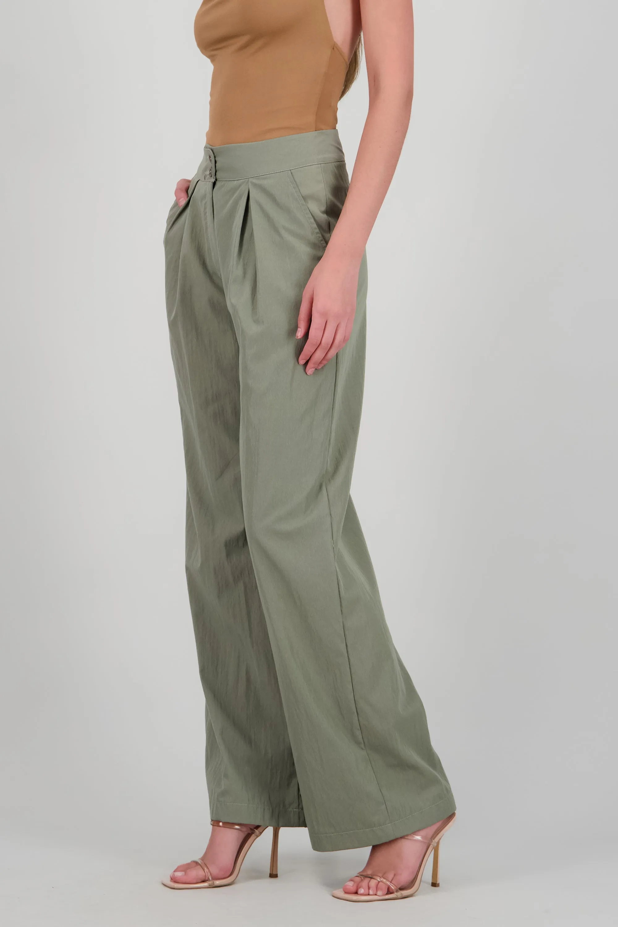 Pantalón con detalle de pinzas sold by Shasa product image thumbnail 3