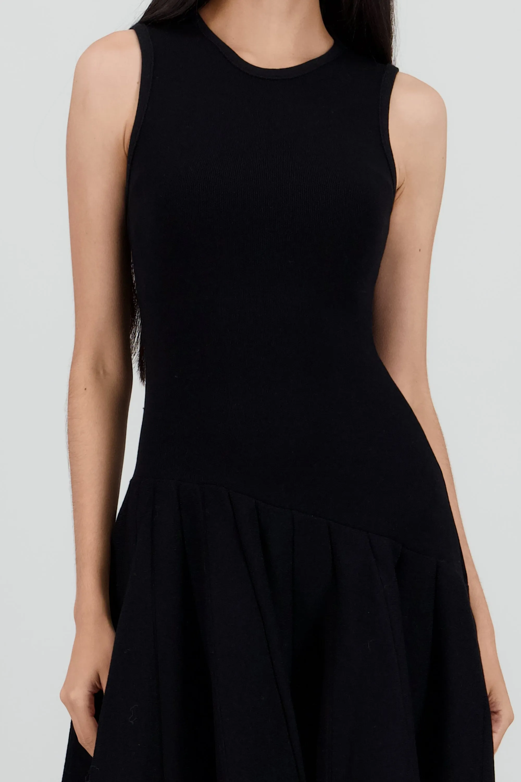 Vestido sin manga tablas asimetrico sold by Shasa product image thumbnail 5