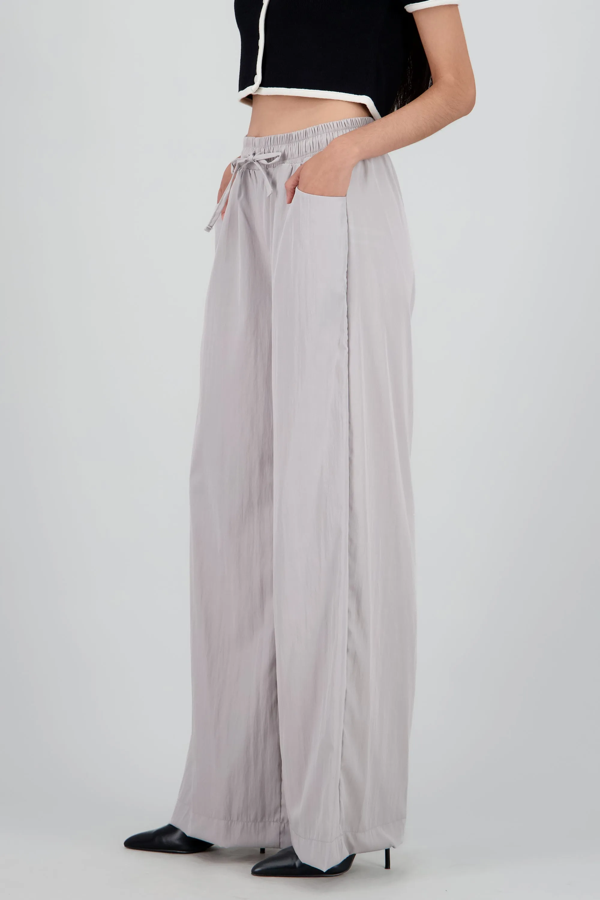 Pantalon parachute detalle bolsas sold by Shasa product image thumbnail 3