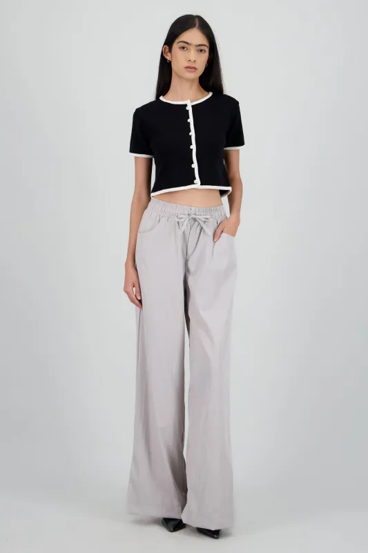 Pantalon parachute detalle bolsas sold by Shasa