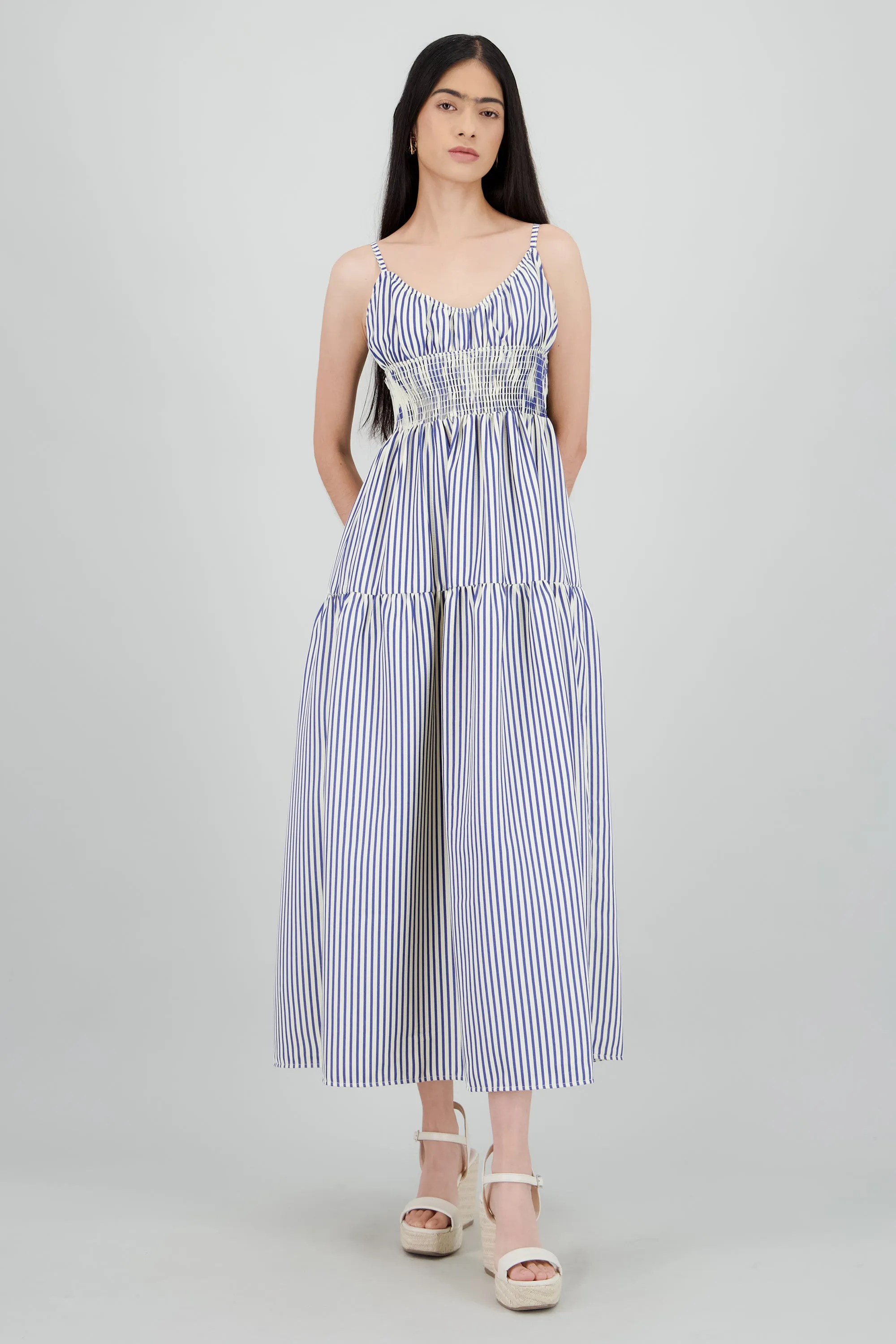 Vestido maxi lineas escote espalda sold by Shasa