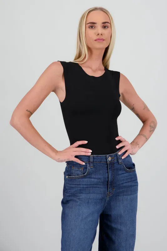 Bodysuit liso sin mangas cuello redondo sold by Shasa