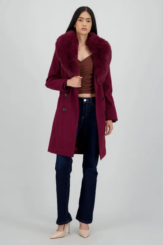 Abrigo largo detalle peluche sold by Shasa