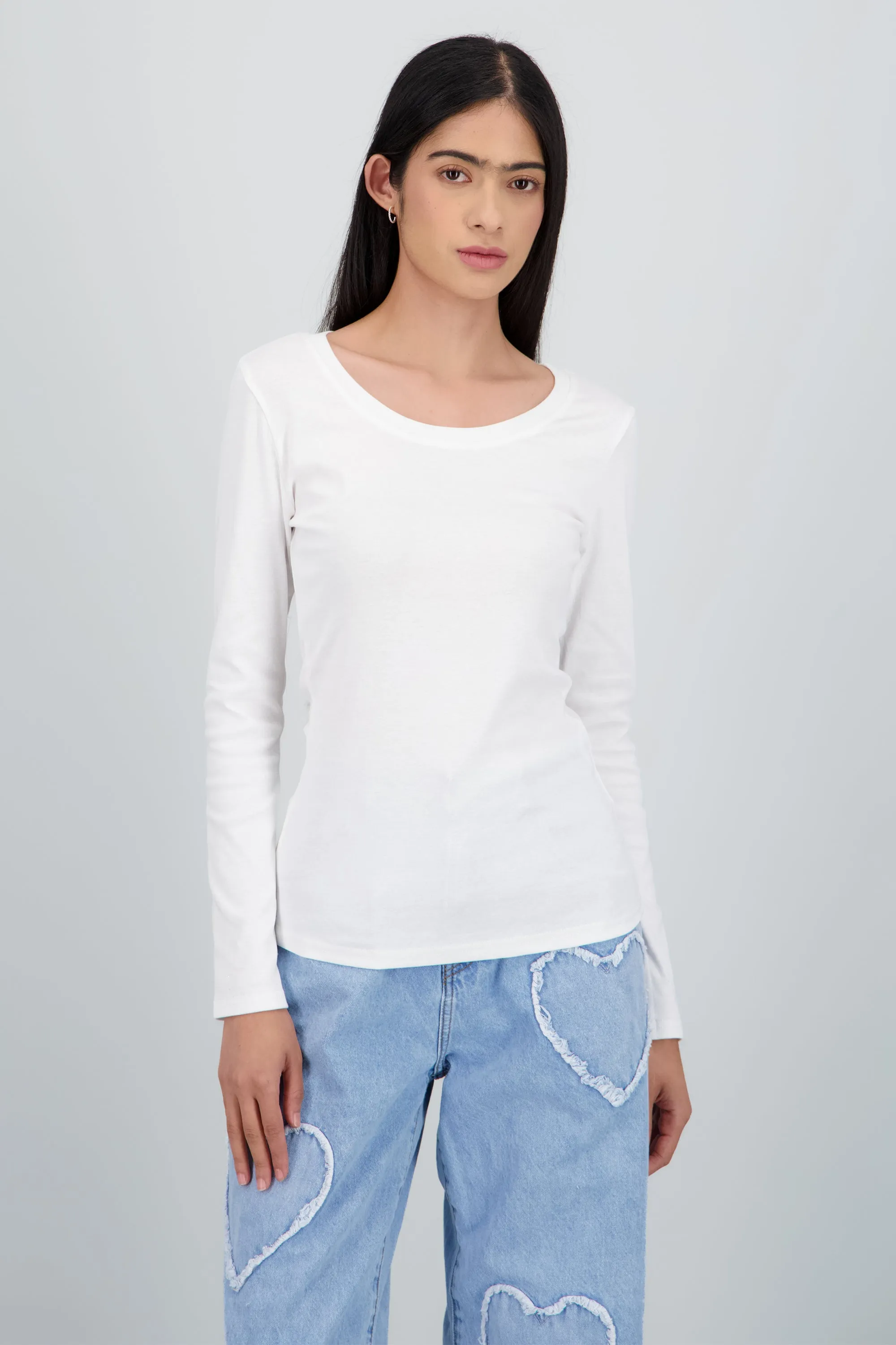 Top liso manga larga cuello redondo sold by Shasa