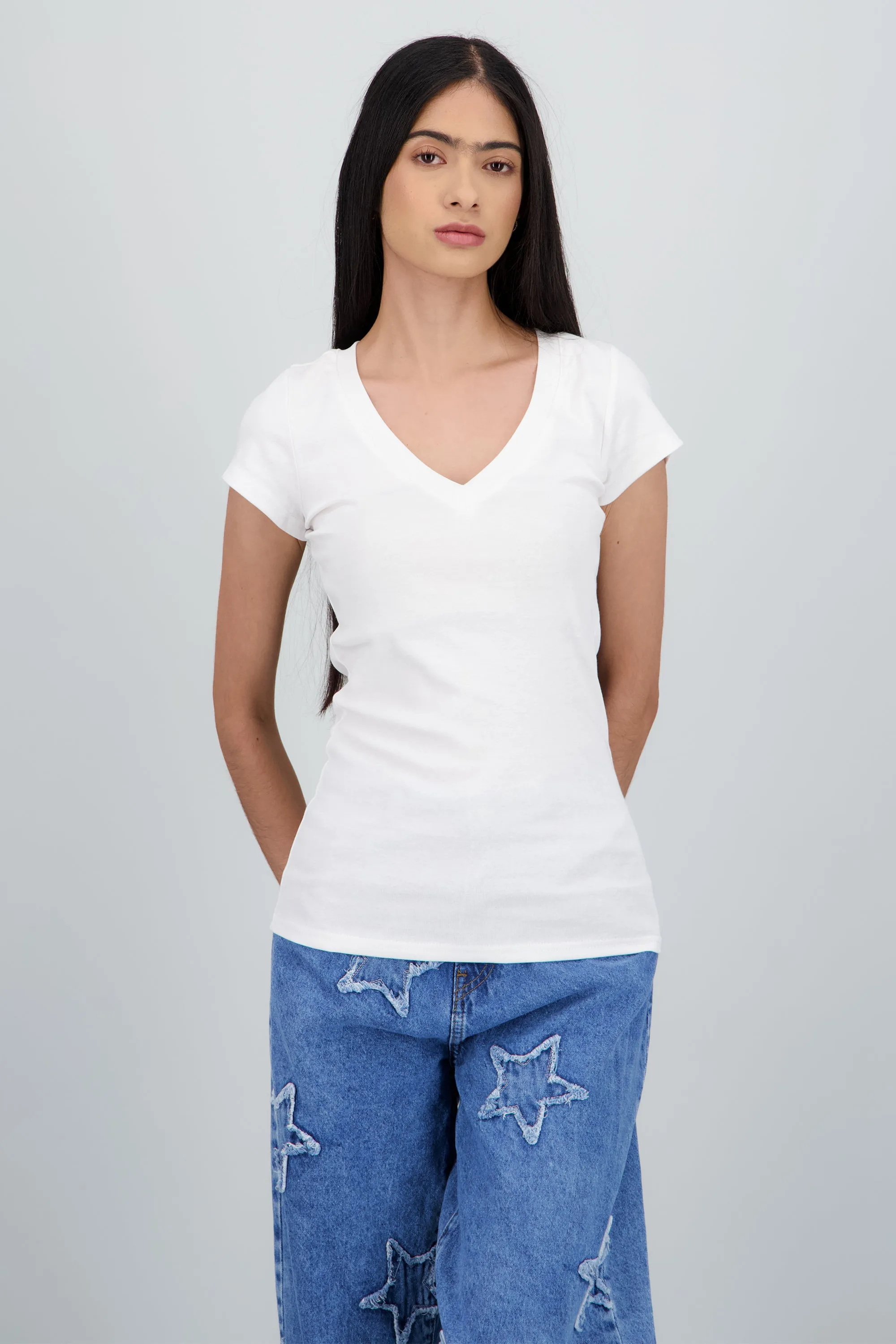 Playera lisa manga corta cuello v sold by Shasa