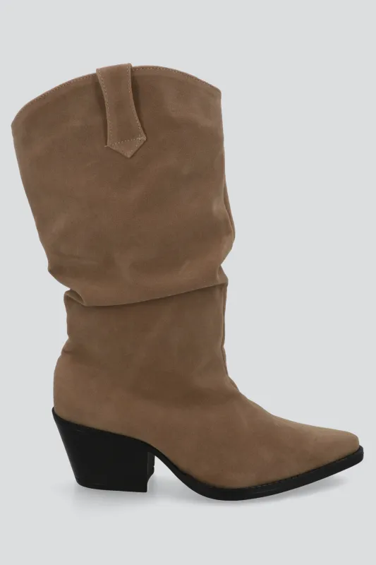 Botin vaquero suede slouchy sold by Shasa