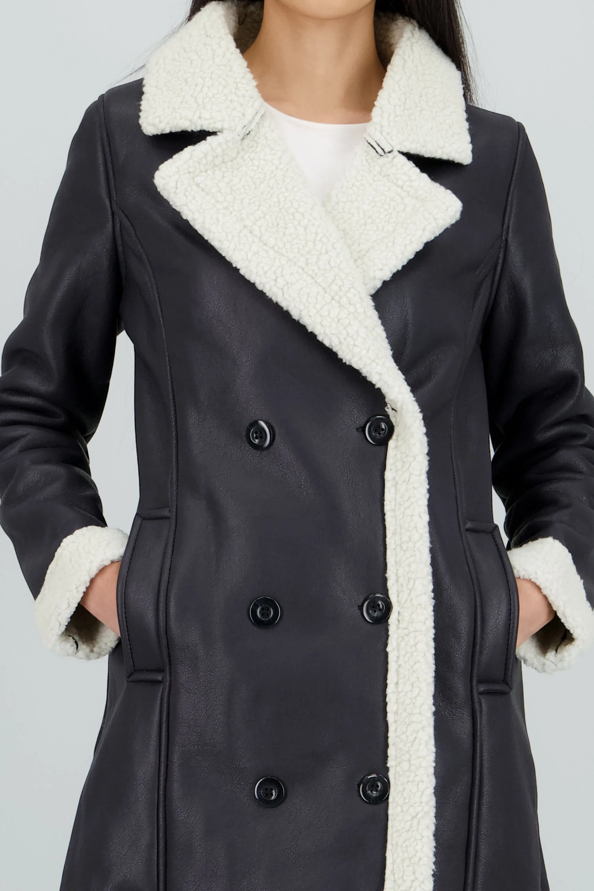 Abrigo efecto piel det peluche sold by Shasa product image thumbnail 5