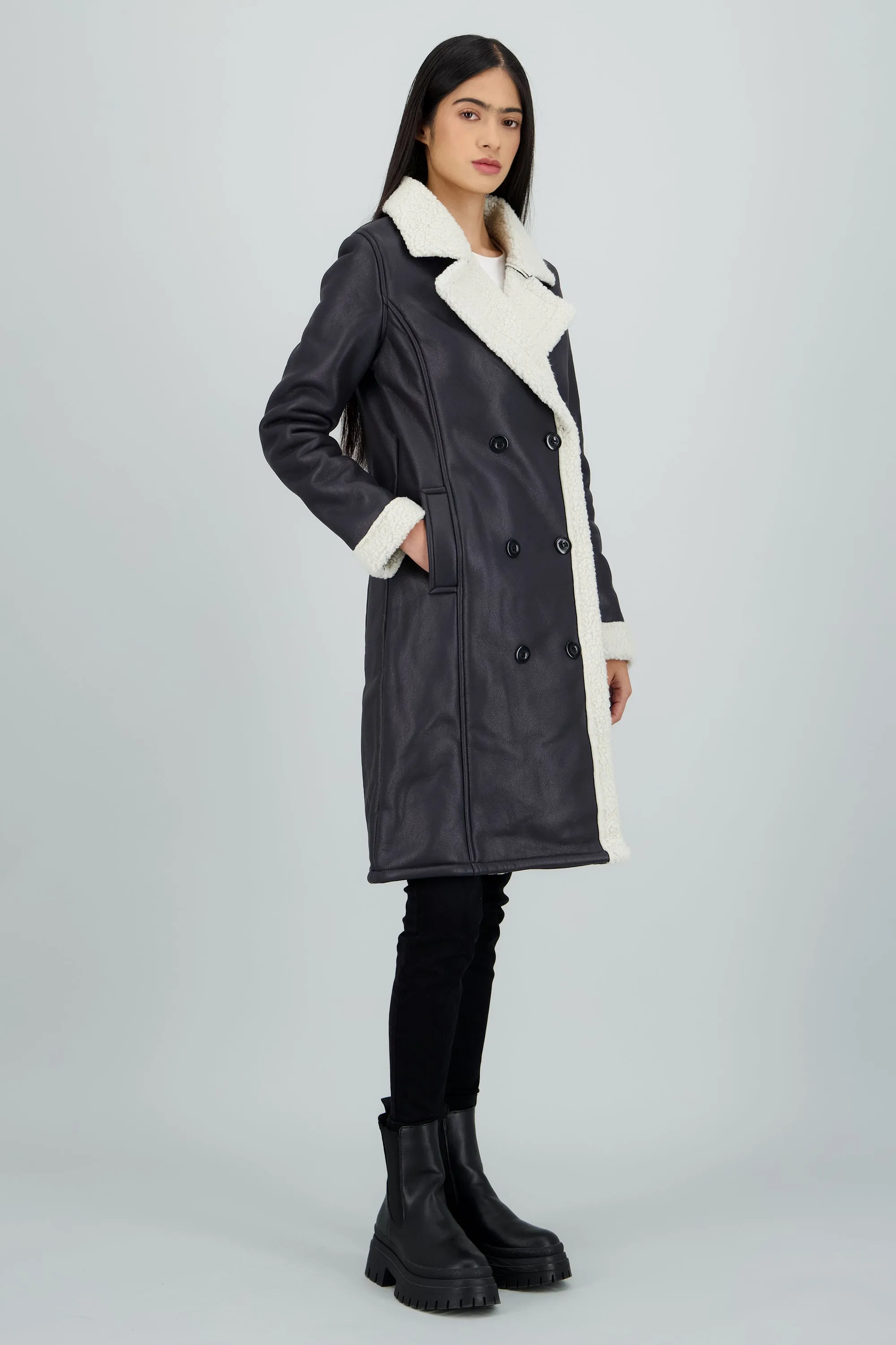 Abrigo efecto piel det peluche sold by Shasa product image thumbnail 3