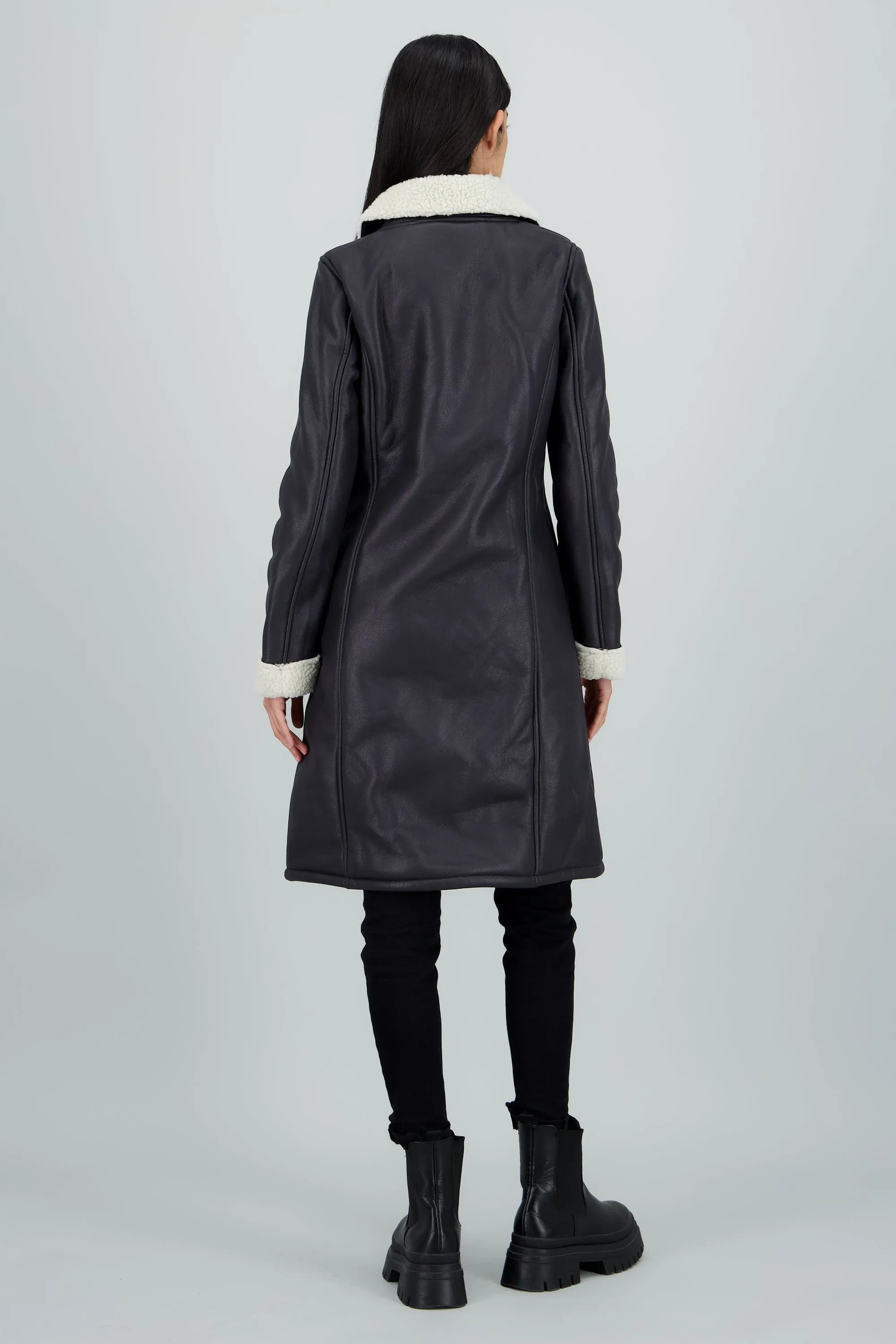 Abrigo efecto piel det peluche sold by Shasa product image thumbnail 4