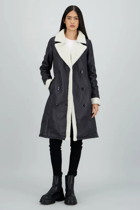 Abrigo efecto piel det peluche sold by Shasa