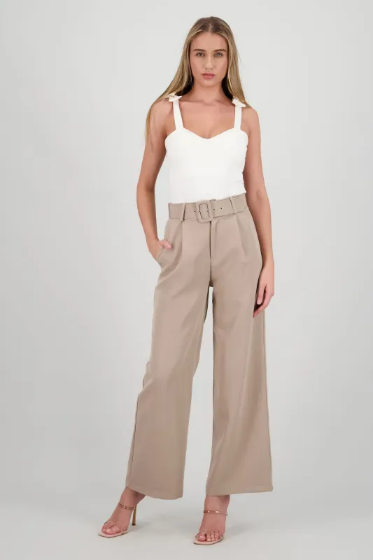 Pantalon Liso Cinturon sold by Shasa