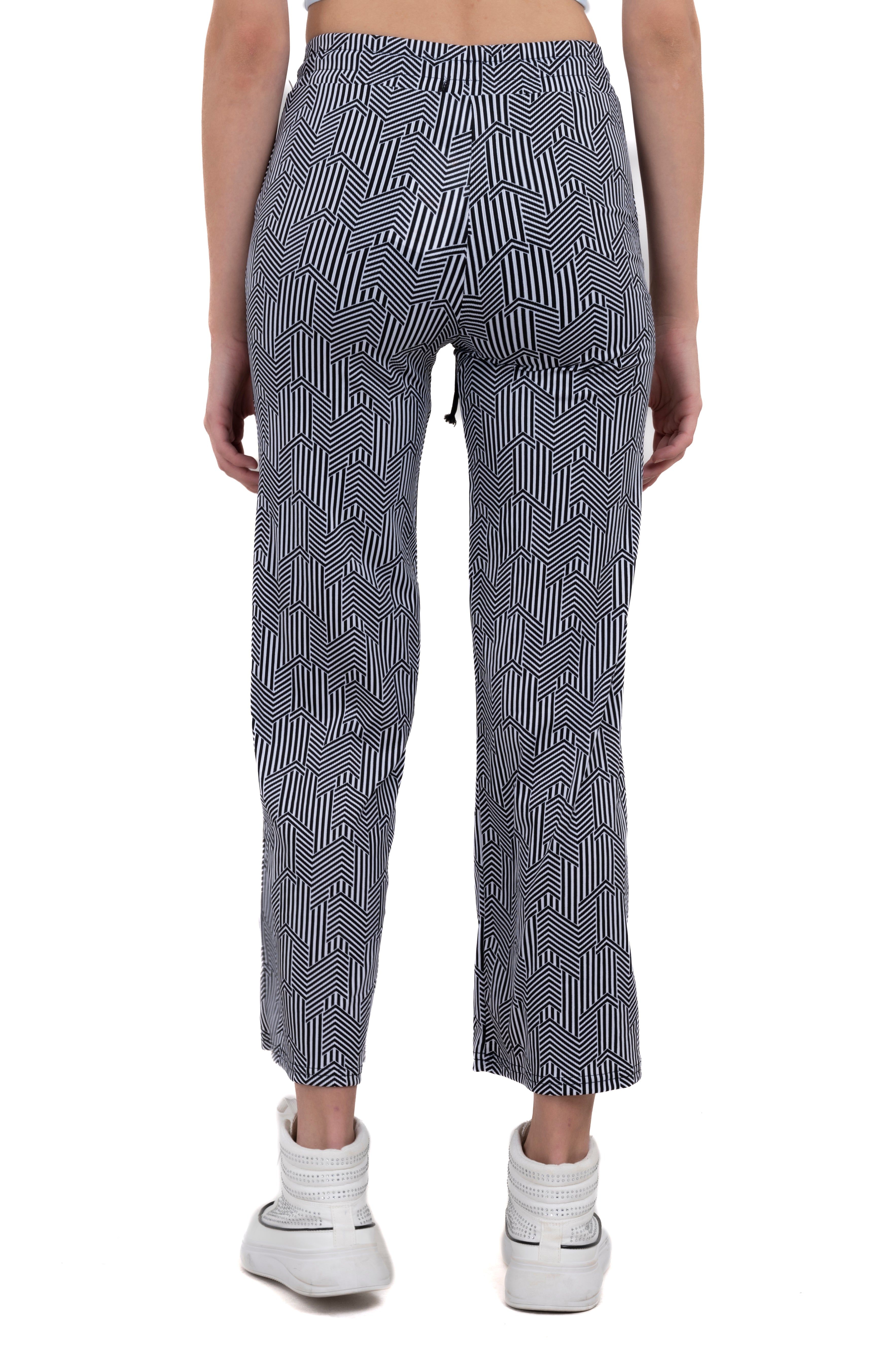 Pantalón wide leg líneas geométricas sold by Shasa product image thumbnail 4