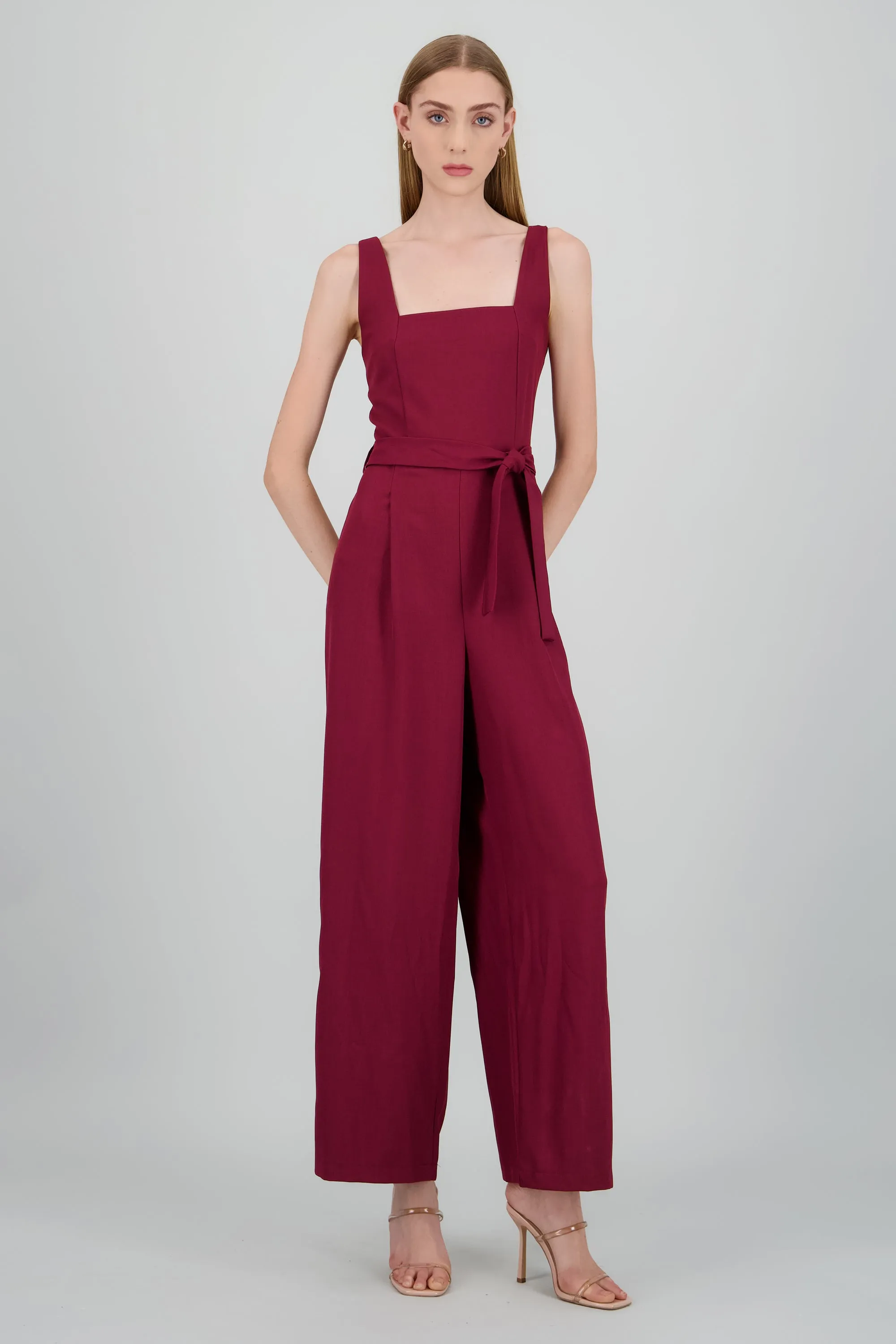 Jumpsuit tirantes detalle cinturon sold by Shasa