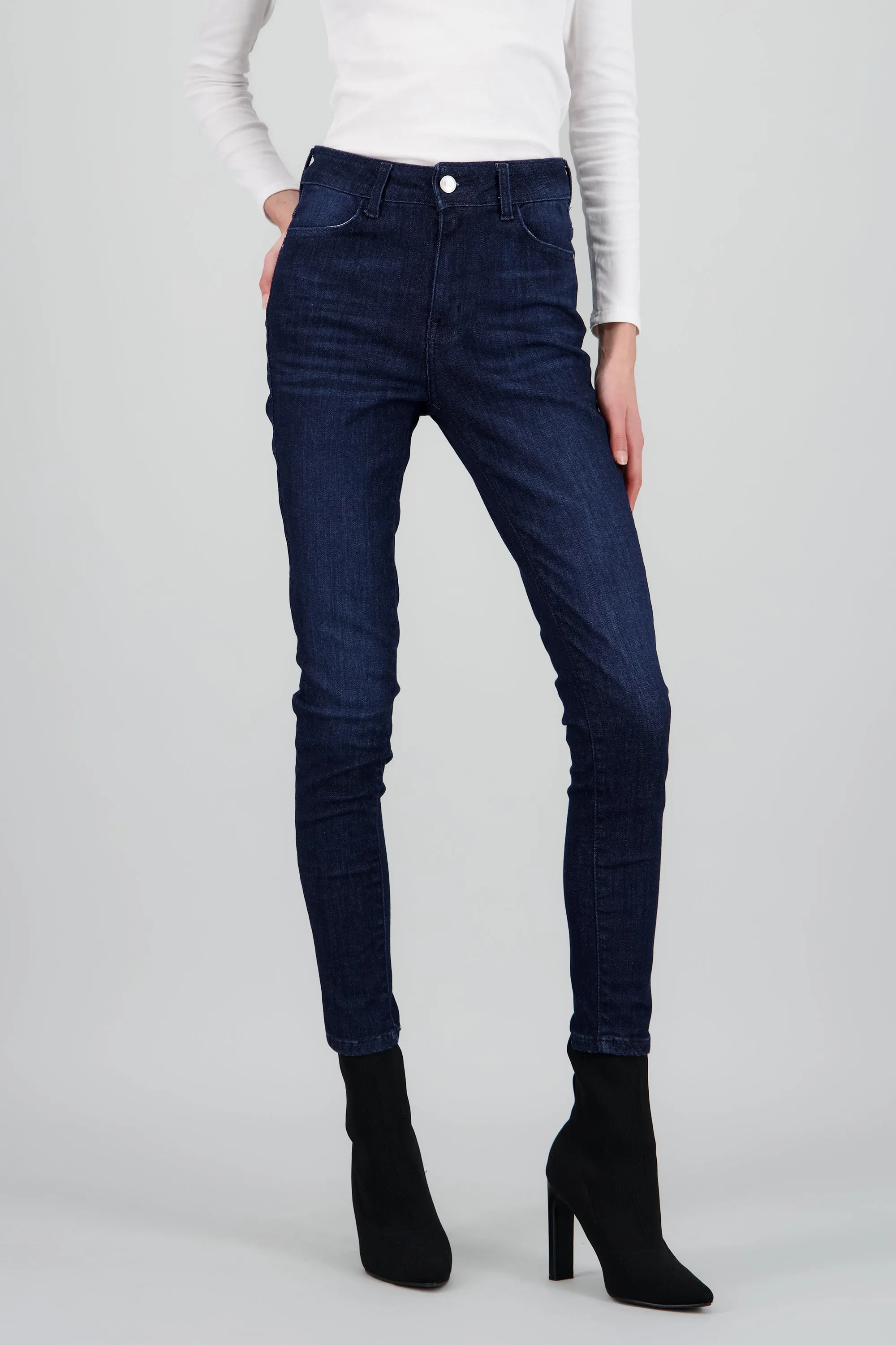 Jeans básicos skinny sold by Shasa product image thumbnail 2