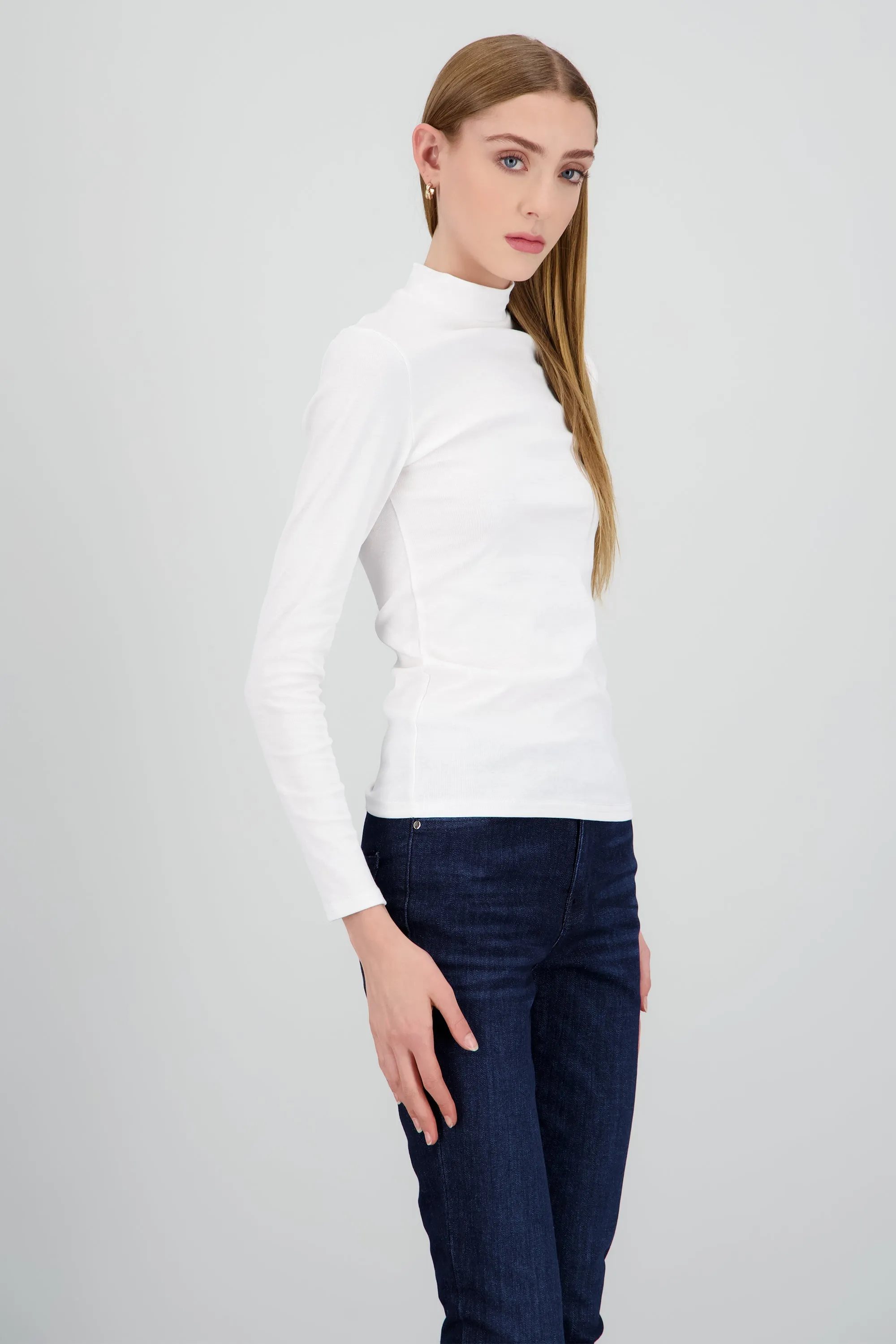 Top liso manga larga cuello alto sold by Shasa product image thumbnail 3