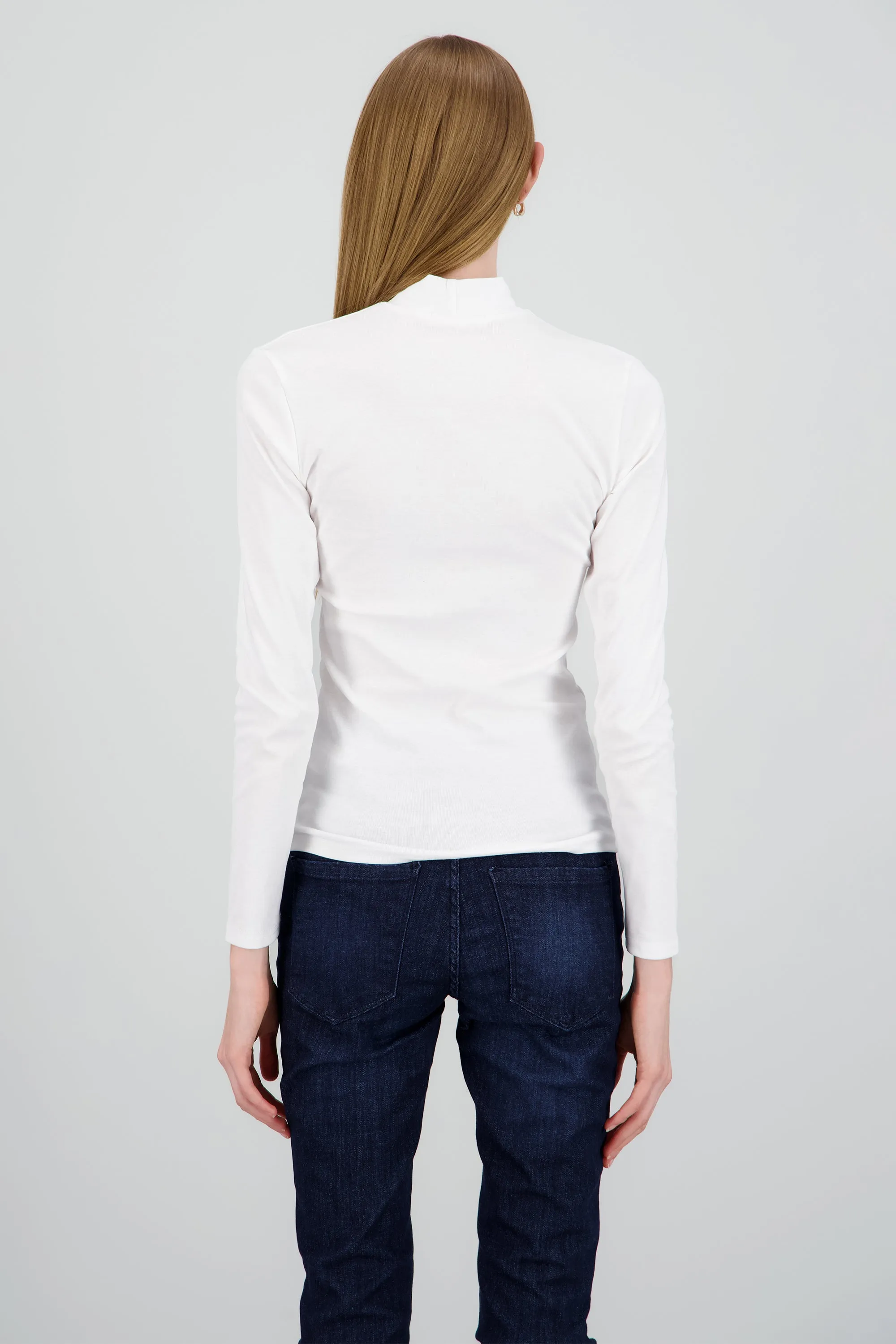 Top liso manga larga cuello alto sold by Shasa product image thumbnail 4