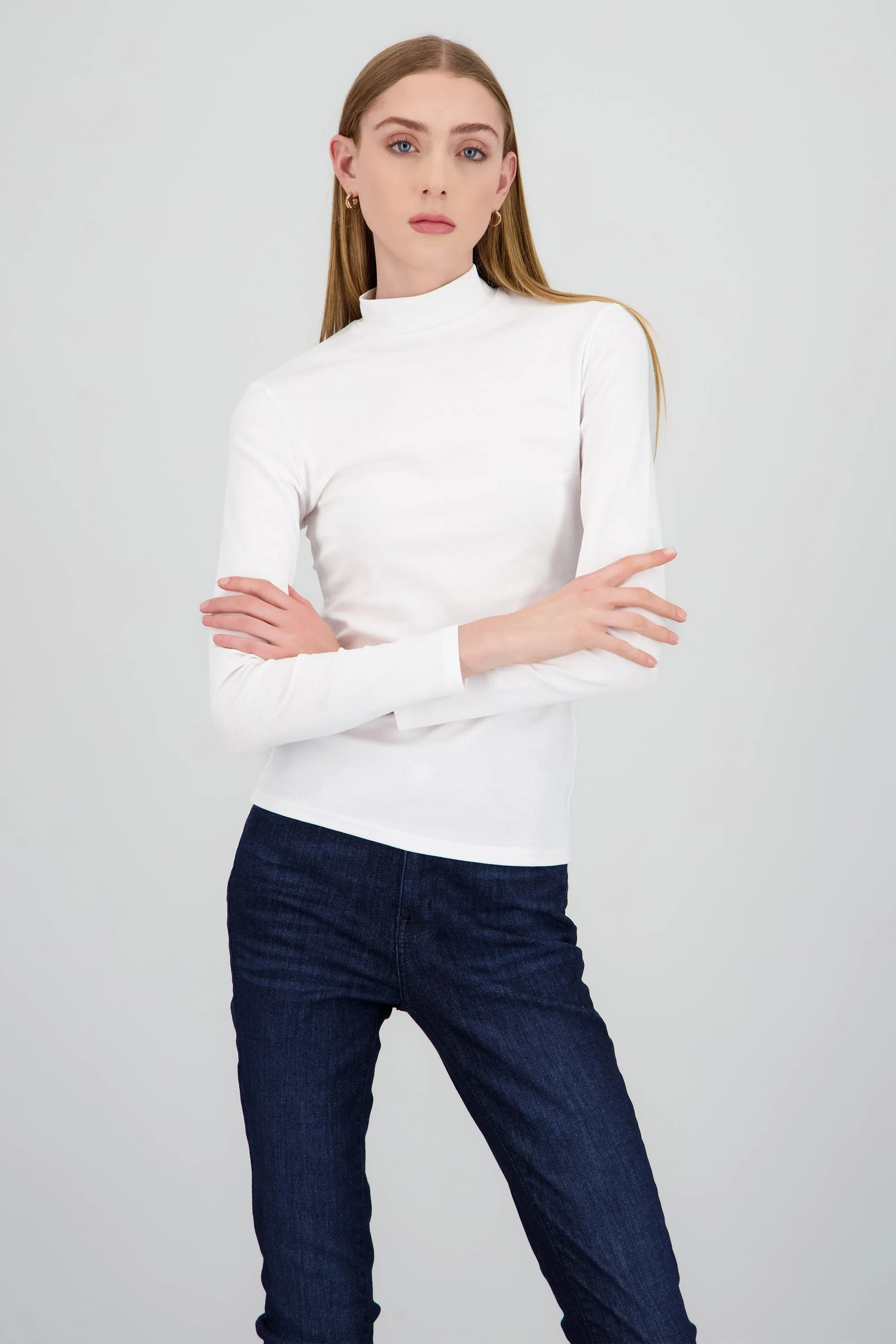 Top liso manga larga cuello alto sold by Shasa product image thumbnail 2