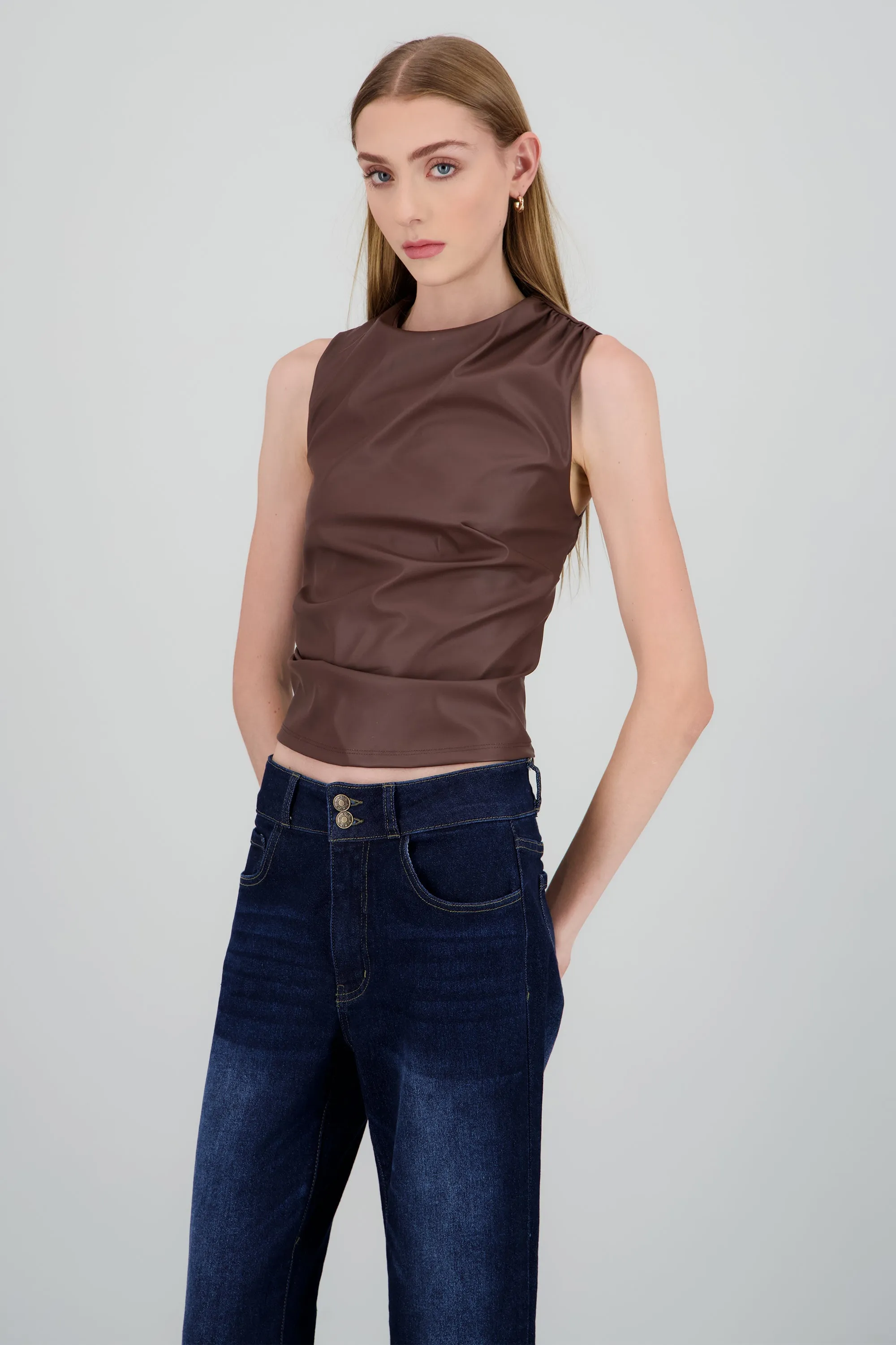 Top cuello alto efecto piel drapeado sold by Shasa product image thumbnail 3