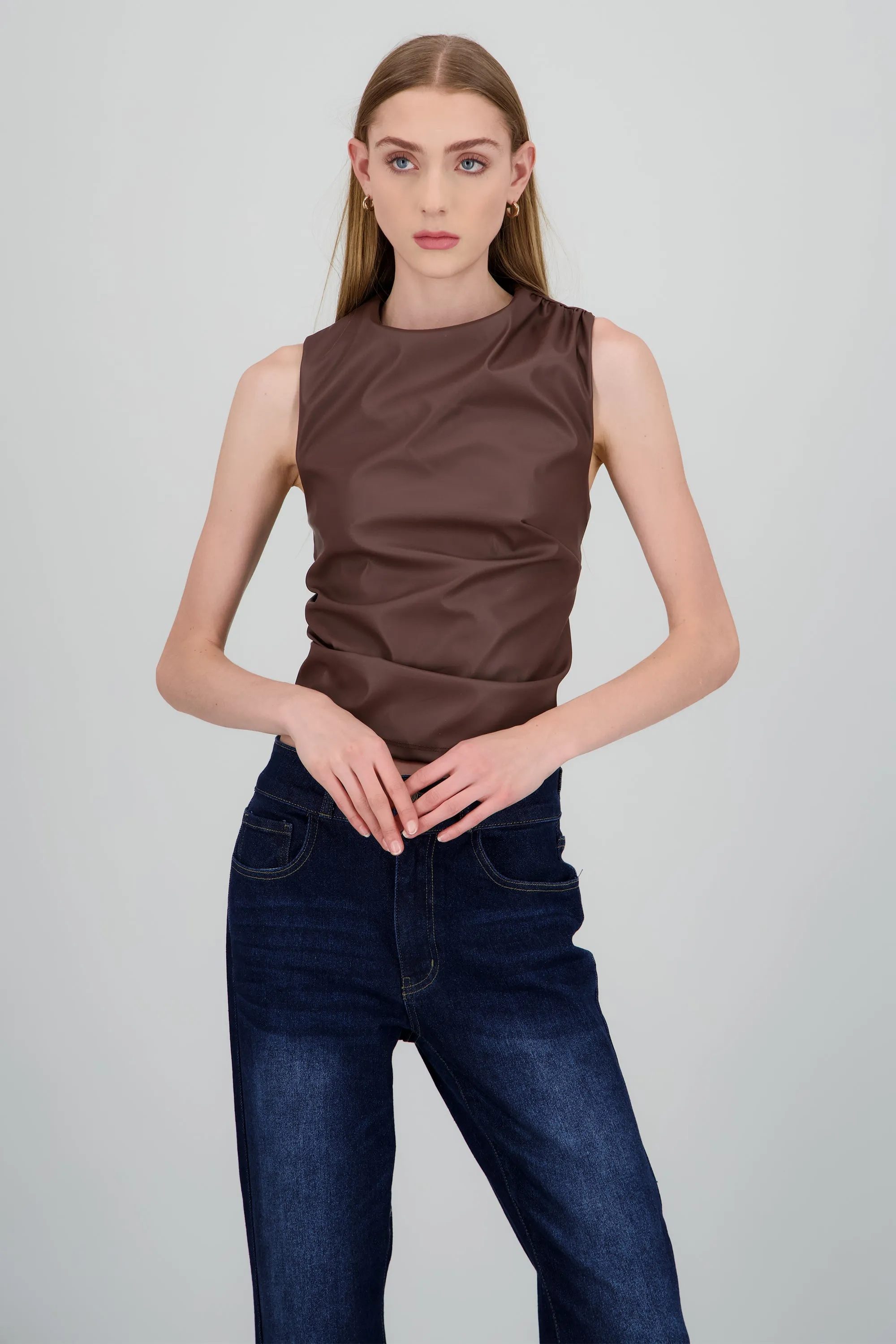 Top cuello alto efecto piel drapeado sold by Shasa product image thumbnail 2