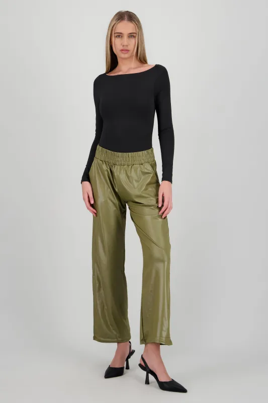 Pantalones efecto piel sold by Shasa