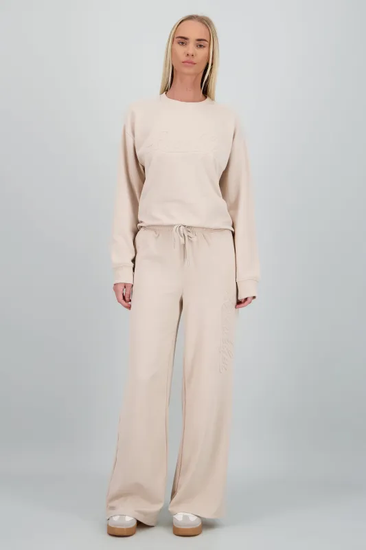 Pants amplios letras volumen sold by Shasa